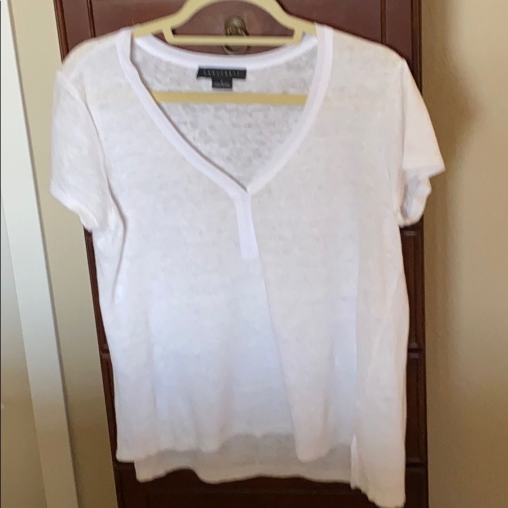 Whit v-neck top